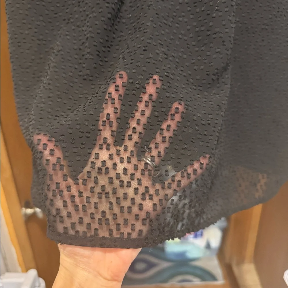 Gorgeous EUC flouncy black layered top with fun pattern absolutely gorgeous